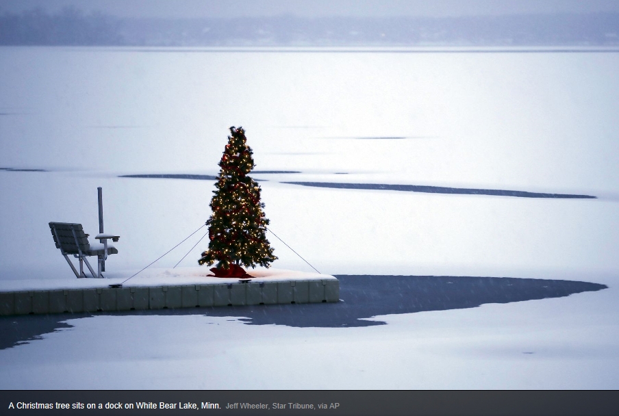 christmas_tree_lake